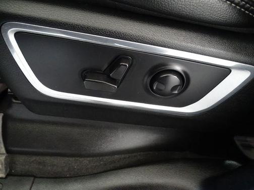 Patriot Blue Pearlcoat 2023 RAM 1500 Laramie