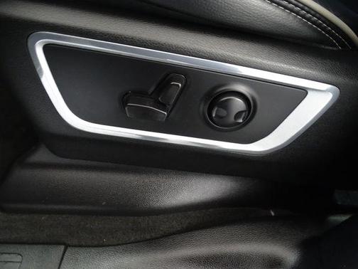 Bright White Clearcoat 2023 RAM 1500 Laramie