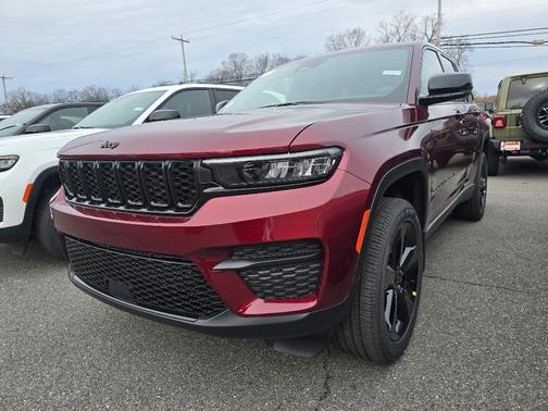 2025 Jeep Grand Cherokee Laredo