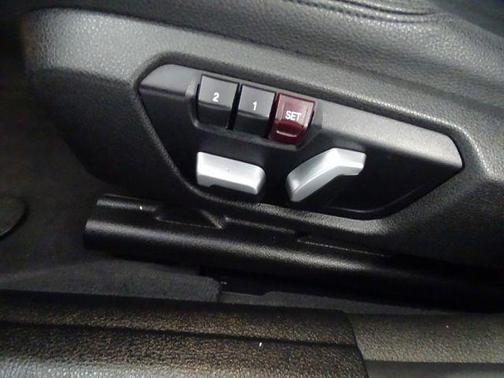 Platinum Silver Metallic 2018 BMW 320 i xDrive