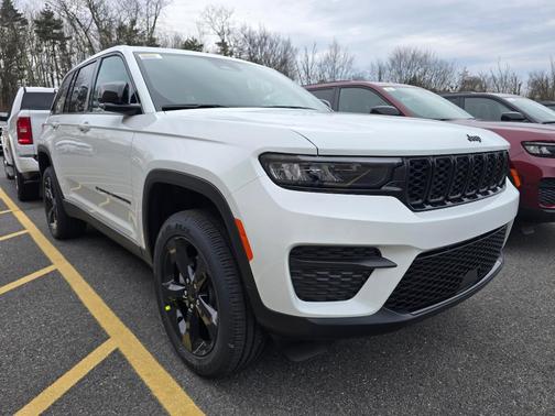 2025 Jeep Grand Cherokee Laredo