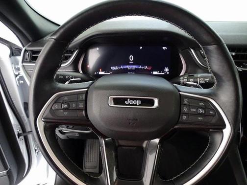 2022 Jeep Grand Cherokee L Laredo