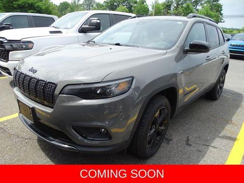 Sting Gray Clearcoat 2023 Jeep Cherokee Altitude Lux