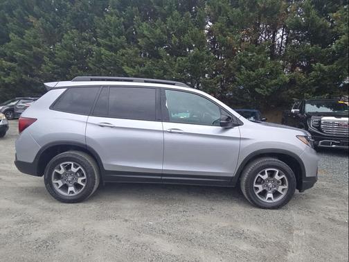 Lunar Silver Metallic 2022 Honda Passport AWD TrailSport