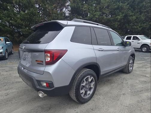 Lunar Silver Metallic 2022 Honda Passport AWD TrailSport