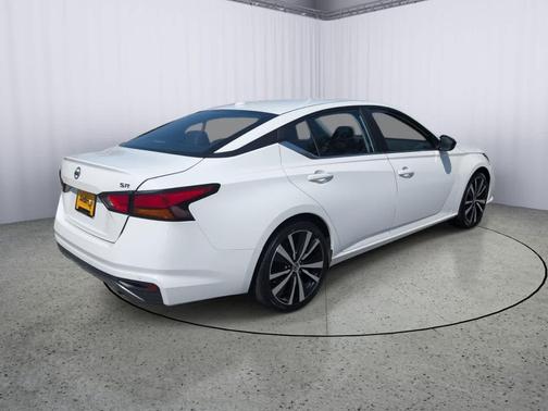 2022 Nissan Altima SR FWD
