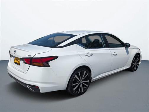 2022 Nissan Altima SR FWD
