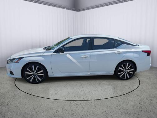 2022 Nissan Altima SR FWD