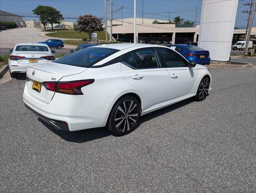 2022 Nissan Altima SR FWD