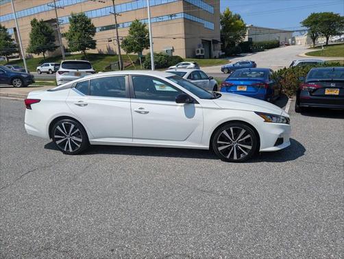 2022 Nissan Altima SR FWD