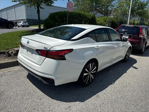 2022 Nissan Altima SR FWD
