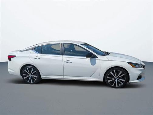 2022 Nissan Altima SR FWD