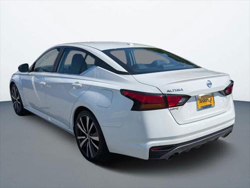 2022 Nissan Altima SR FWD