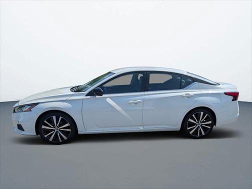 2022 Nissan Altima SR FWD