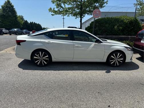 2022 Nissan Altima SR FWD