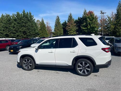 2023 Honda Pilot Touring 8-Passenger