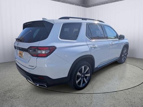 2023 Honda Pilot Touring 8-Passenger
