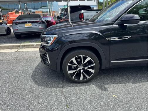 Deep Black Pearl 2025 Volkswagen Atlas 2.0T SEL Premium R-Line 4MOTION