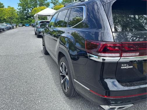 Deep Black Pearl 2025 Volkswagen Atlas 2.0T SEL Premium R-Line 4MOTION