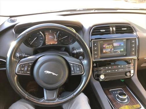 2017 Jaguar F-PACE 35t Prestige