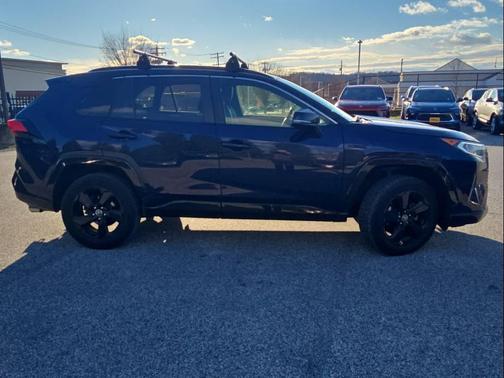 2019 Toyota RAV4 Hybrid SE