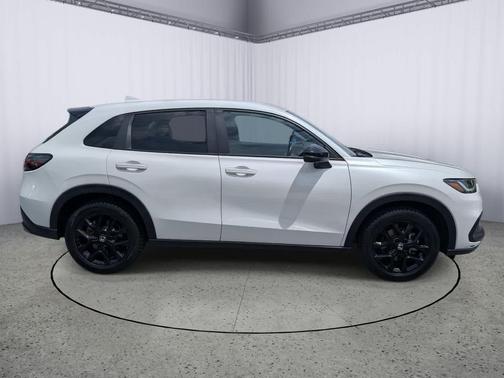 Platinum White Pearl 2024 Honda HR-V Sport