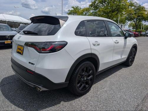Platinum White Pearl 2024 Honda HR-V Sport