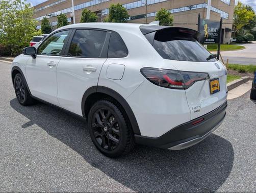 Platinum White Pearl 2024 Honda HR-V Sport