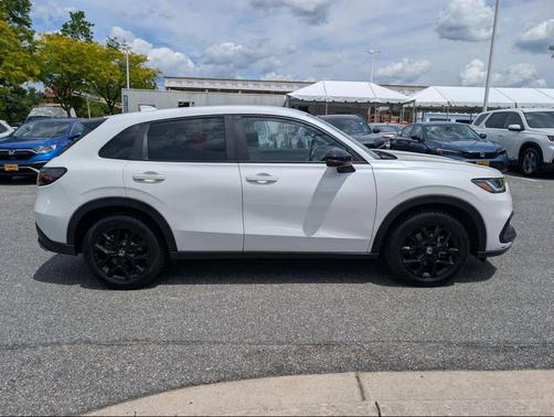 Platinum White Pearl 2024 Honda HR-V Sport