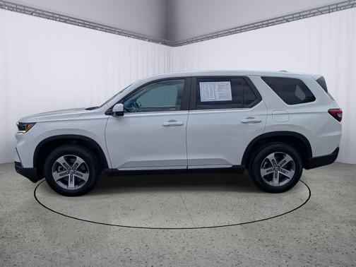 Platinum White Pearl 2023 Honda Pilot AWD EX-L 8 Passenger
