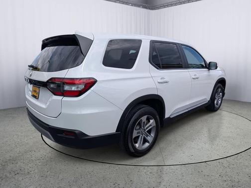 Platinum White Pearl 2023 Honda Pilot AWD EX-L 8 Passenger