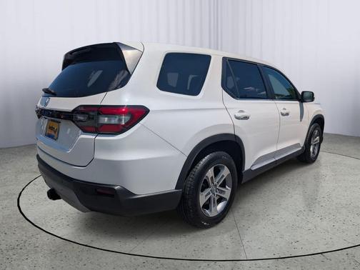 Platinum White Pearl 2023 Honda Pilot AWD EX-L 7 Passenger