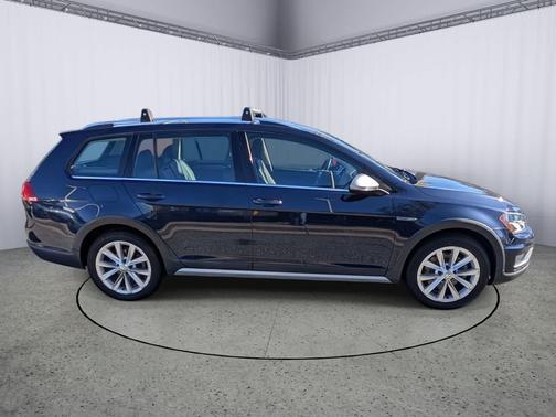 2017 Volkswagen Golf Alltrack TSI S