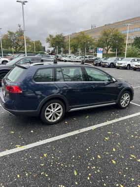 2017 Volkswagen Golf Alltrack TSI S