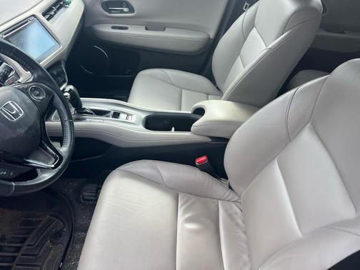 Alabaster Silver Metallic 2016 Honda HR-V EX-L w/Navigation