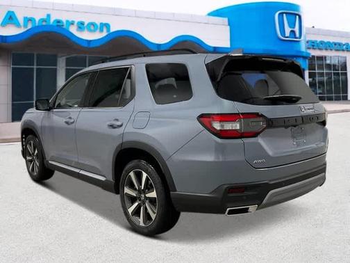 2025 Honda Pilot Touring 8-Passenger