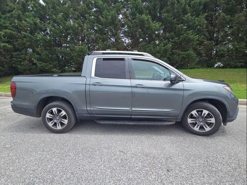Forest Mist Metallic 2017 Honda Ridgeline RTL