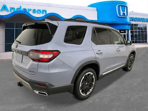 Sonic Gray Pearl 2026 Honda Pilot Touring 8-Passenger