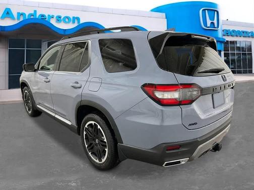 Sonic Gray Pearl 2026 Honda Pilot Touring 8-Passenger