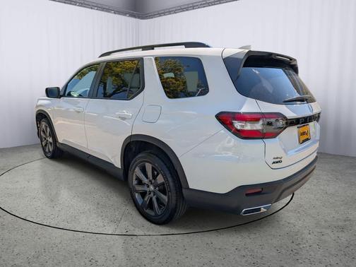 Platinum White Pearl 2025 Honda Pilot Sport