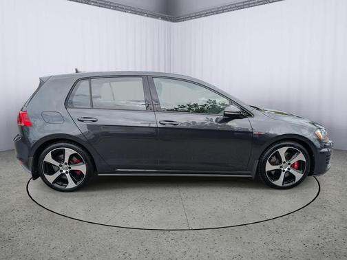 2017 Volkswagen Golf GTI 2.0T SE 4-Door