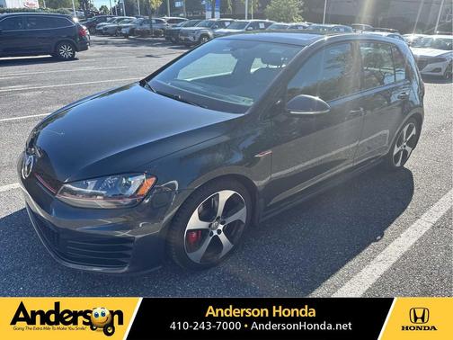 2017 Volkswagen Golf GTI 2.0T SE 4-Door