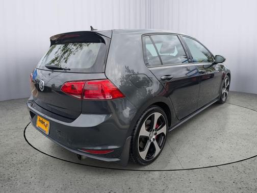 2017 Volkswagen Golf GTI 2.0T SE 4-Door