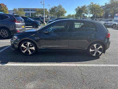 2017 Volkswagen Golf GTI 2.0T SE 4-Door