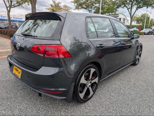2017 Volkswagen Golf GTI 2.0T SE 4-Door