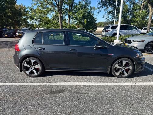 2017 Volkswagen Golf GTI 2.0T SE 4-Door