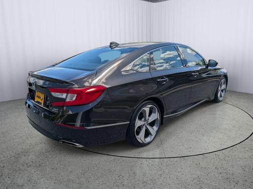 Crystal Black Pearl 2018 Honda Accord Touring 2.0T