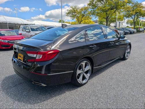 Crystal Black Pearl 2018 Honda Accord Touring 2.0T