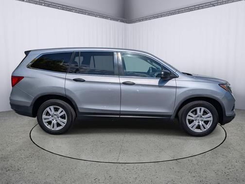 Lunar Silver Metallic 2018 Honda Pilot LX