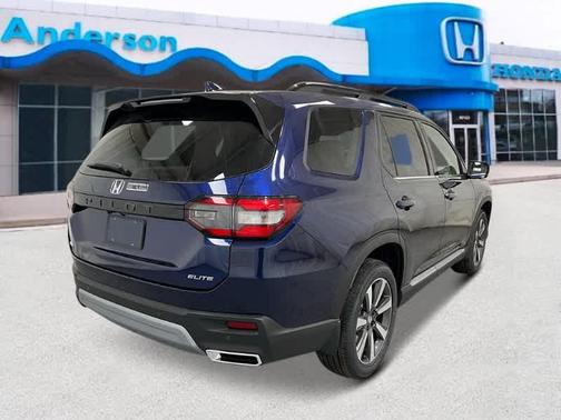 2025 Honda Pilot Touring 8-Passenger